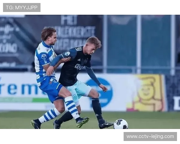 昆贝迪从里昂转会沃尔夫斯堡，折射法甲年轻天才流失困境。